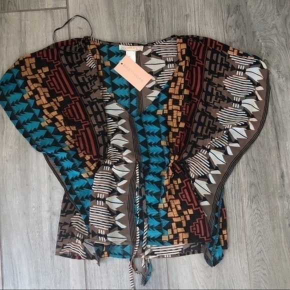 Beautiful top - Picture 4 of 4